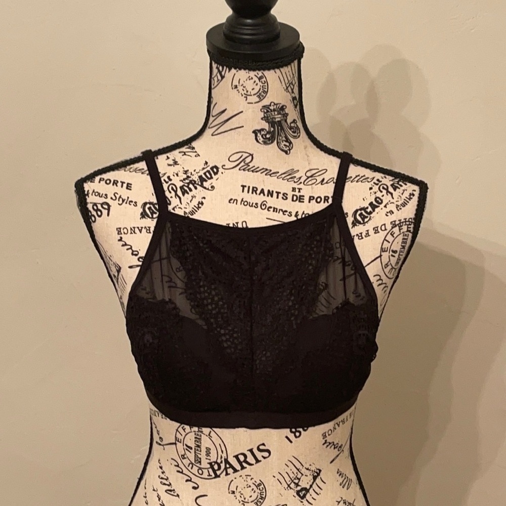 EUC Qianbei Show black bralette​​​​​​​​​​​​​​​